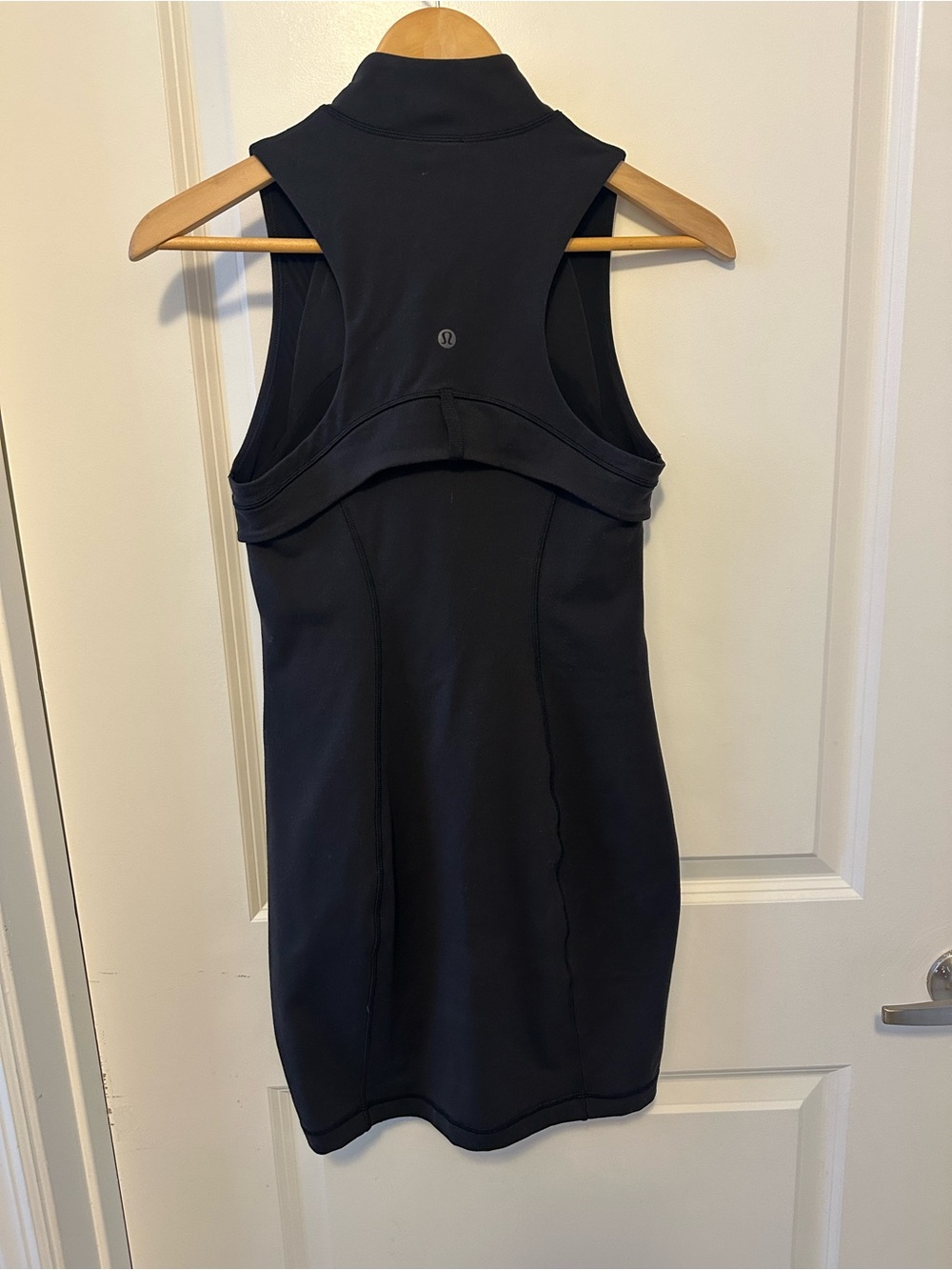 Lululemon define black fitted Dress. Sleeveless, flattering. - Picture 6 of 6